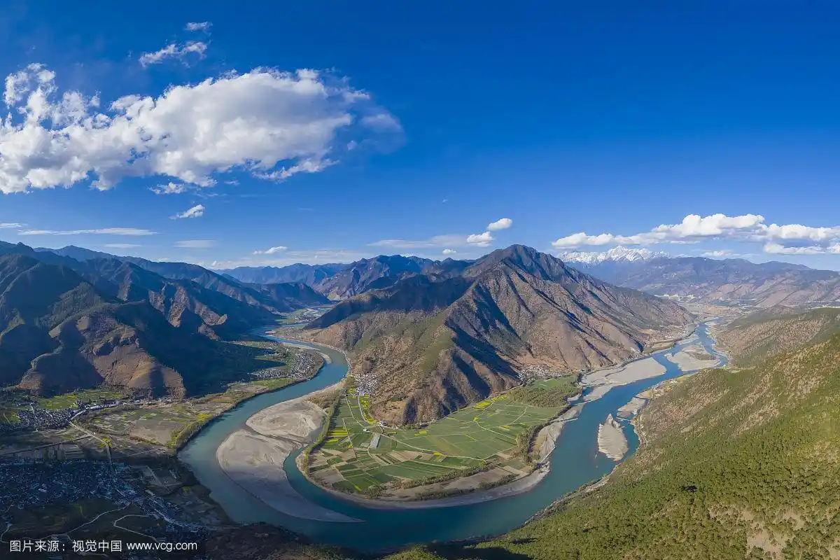 航拍长江第一湾