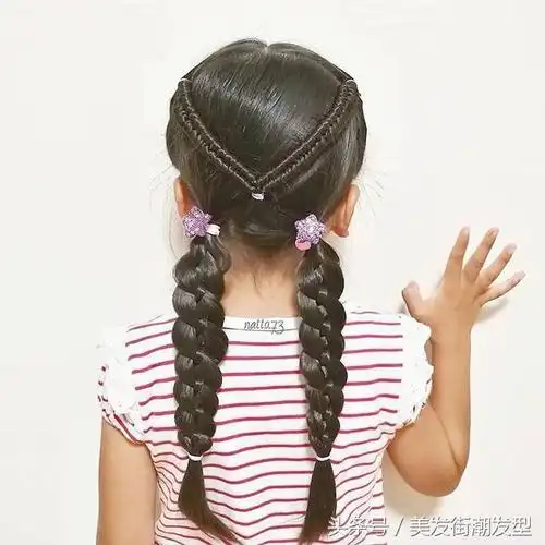 儿童短头发扎辫子怎样扎好看(幼儿园小女孩简单好看的扎头发方法)(1)