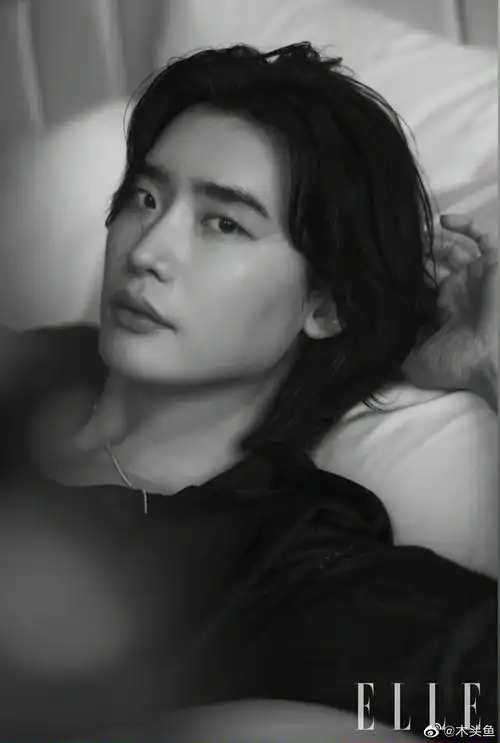 李钟硕当兵回来颜值自然在!帅!