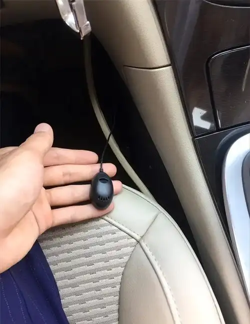 湖南男子怀疑妻子不忠,在车内装窃听器,情夫让人难以置信 案例