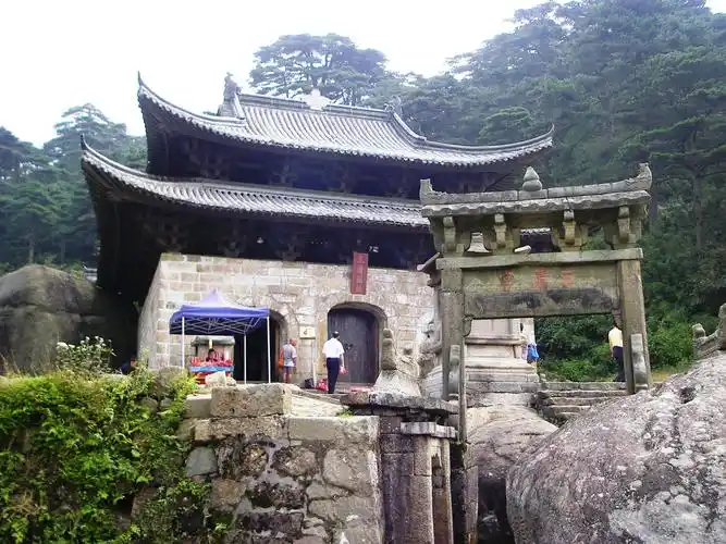 渐渐眼前出现美景_三清山旅游攻略_米胖旅游网