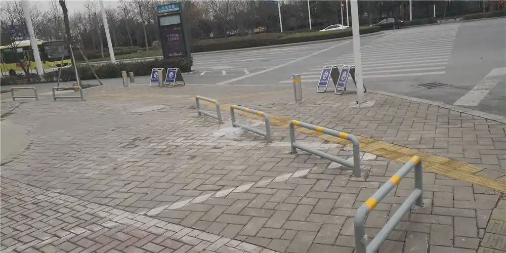 安全隔离u型阻车桩防腐防锈美观大方