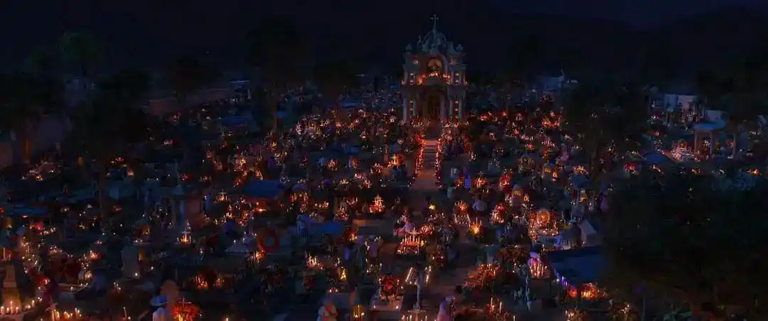 电影《寻梦环游记》截图亡灵节祭祀的场景好像电影《寻梦环游记》中的