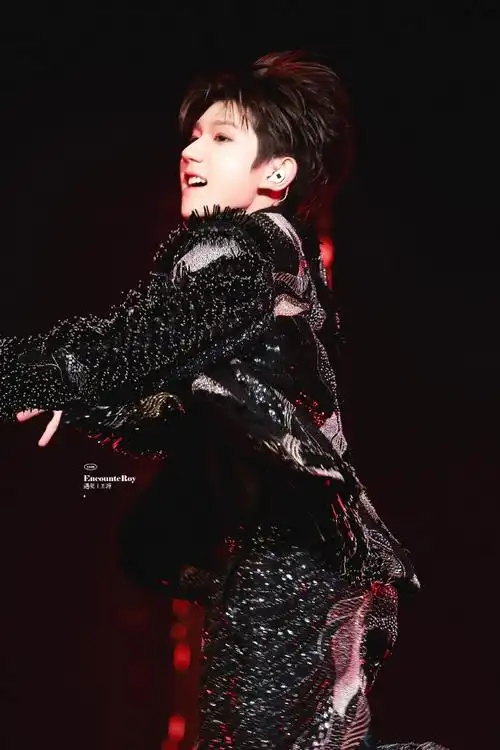 王源陆虎祝赵英俊生日快乐##王源客厅狂欢巡演