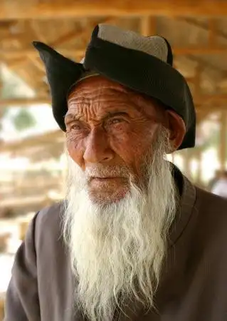 横穿罗布泊组图之十七:寻找最后的罗布泊人 (曾有百岁新郎,以湖为嫁妆