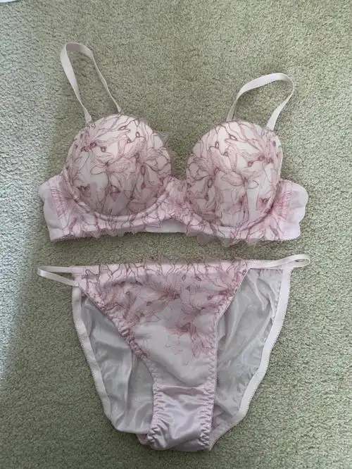 日本内衣75b套装特价一条内裤的钱买一套