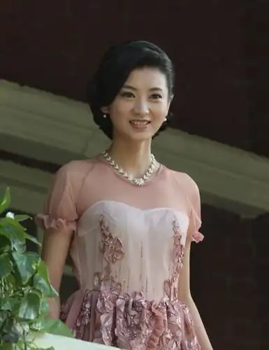 斓曦智勇双全 《九死一生》挑战千面演技