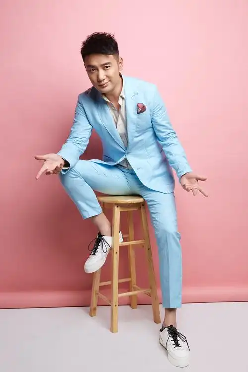 巩峥七夕写真曝光 化身浪漫深情气质王子