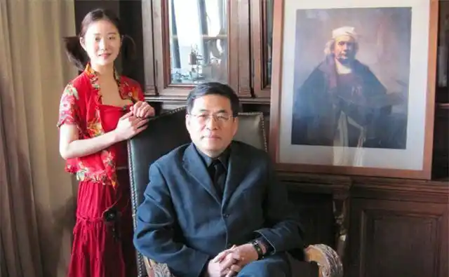 油画院院长杨飞云让妻子给他做模特仅6幅画拍出7179万元天价