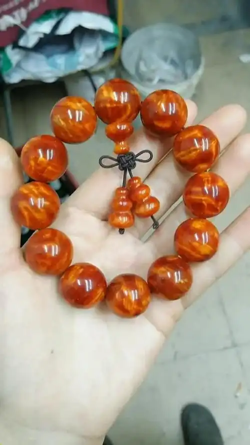 琥珀木手串,满闪天然花纹,整体通透