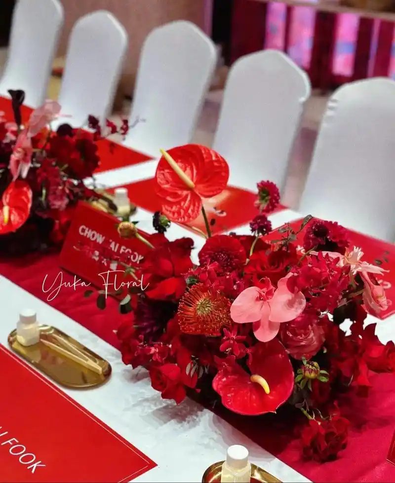 红色系宴会桌花新年就要红红火火～🧨🧨#宴会布置 #花艺