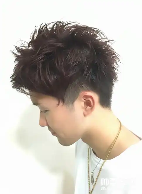 清爽利落的男士短发打造帅气好看的男士发型