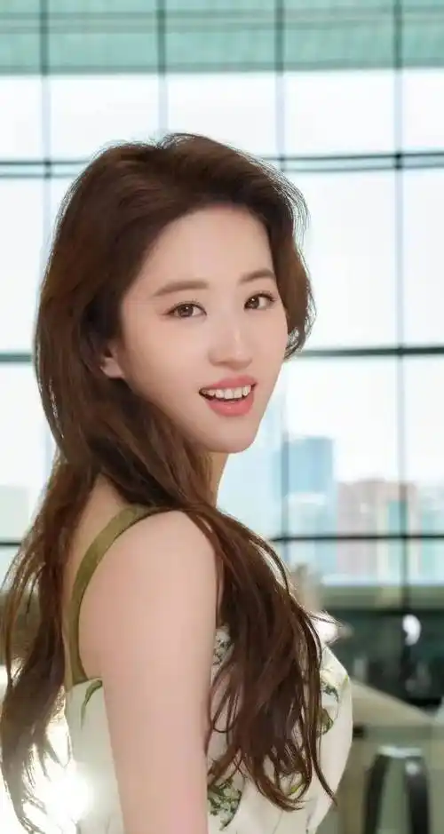 刘亦菲一人代言一座城,网友却破口大骂仙女姐姐_旅游_广告_城市