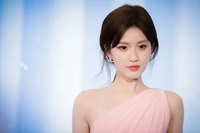 咪咕星鲜事##赵露思名媛千金风