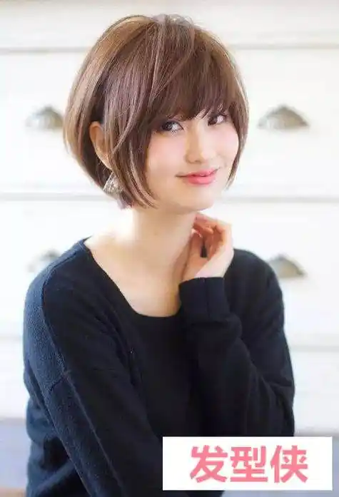 所以,短发并不是一种考验颜值的发型,主要还得根据自己的脸型,五官