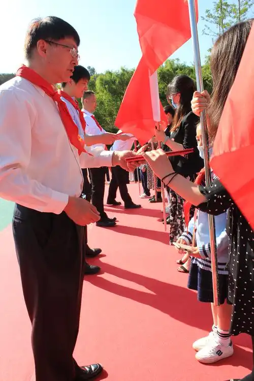 迎接少代会 争做好队员— 昆明经济技术开发区实验小学2020年"六一"