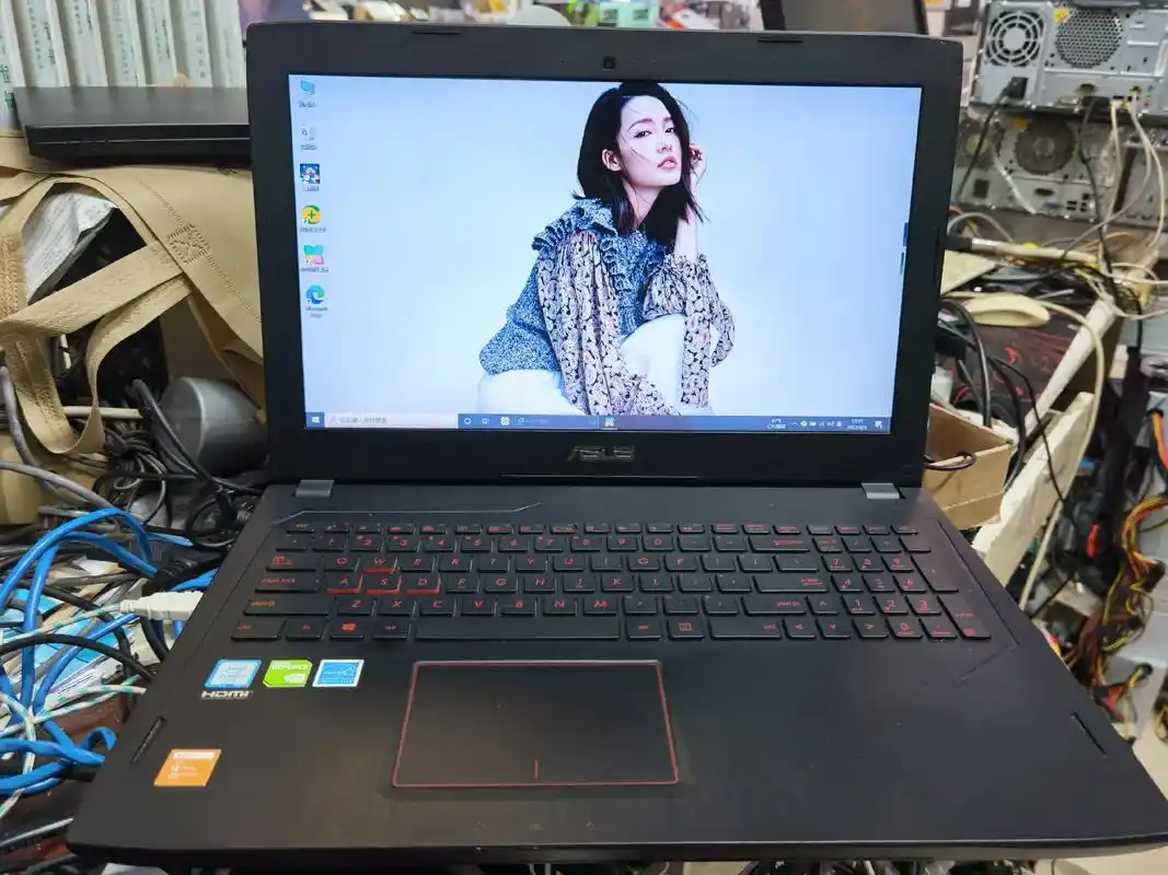 华硕飞行堡垒6代i7笔记本电脑.8g内存条,256g固态硬盘 - 抖音