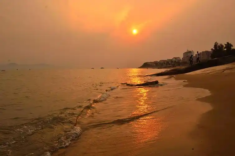 厦门珍珠湾海滩的黄昏