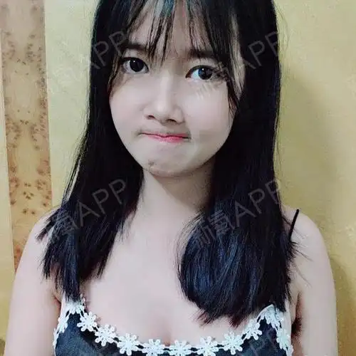 胸部大了觉得自己美美哒,穿衣服有型,自拍还那么性感_圈子-新氧美容