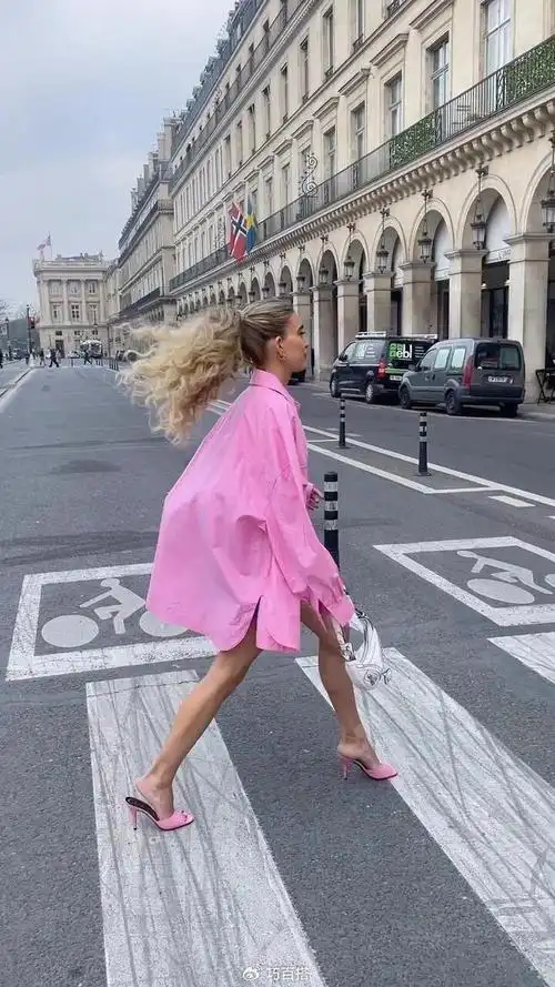 春夏天粉红女郎最招人选款搭配这样来灵动俏皮又高雅