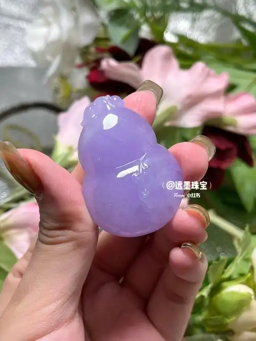 翡翠中的仙女色紫罗兰葫芦