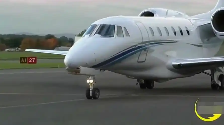 飞最快私人飞机塞斯纳750机场转场起飞,看起来就很有科技感!