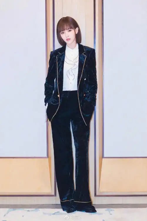 女明星中谁能被称为是女孩子穿衣搭配的时尚典范,嘉姐首先想到的便是