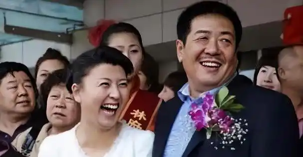 一场直播,暴露了师级干部闫学晶的"真实财力":农民根本不敢想