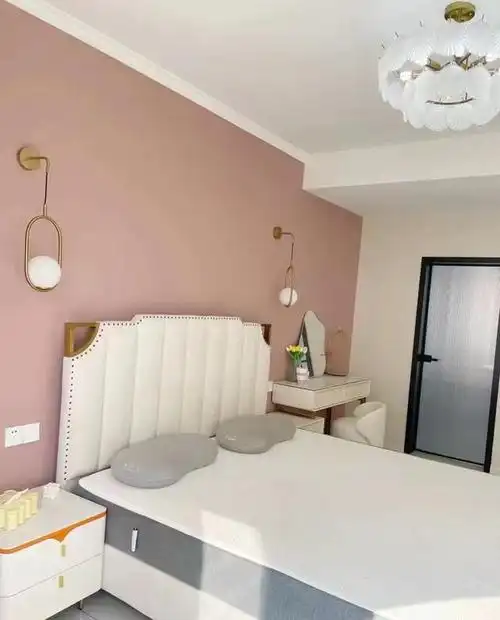 两种及两种以上的颜色进行墙面拼接设计,墙面不在局限于单色装饰.