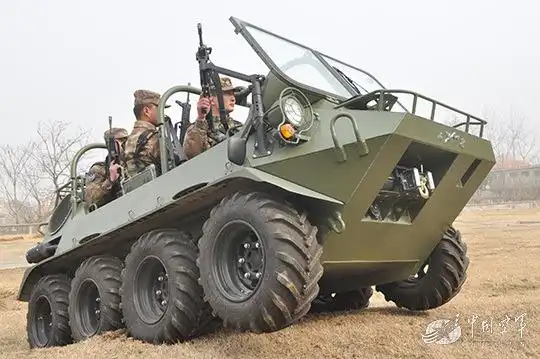 中国空降兵装备新型山猫全地形车洋气十足