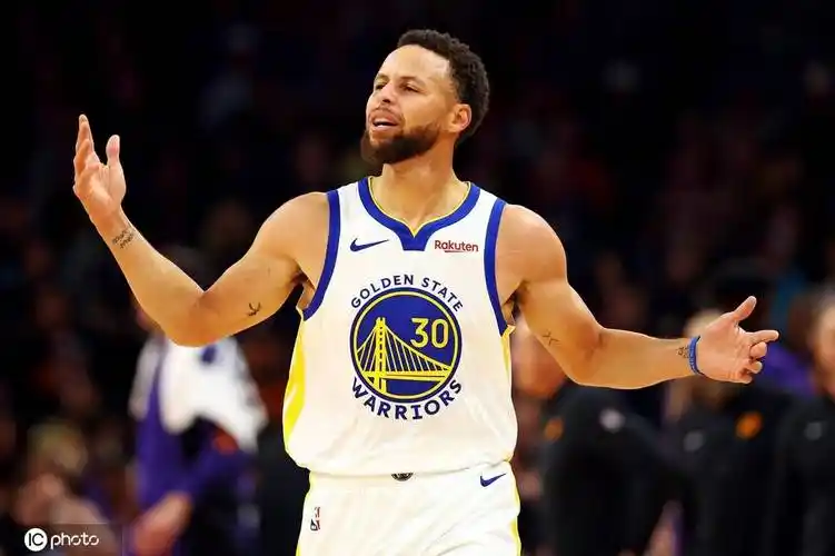 组图太阳击败勇士库里无奈摊手