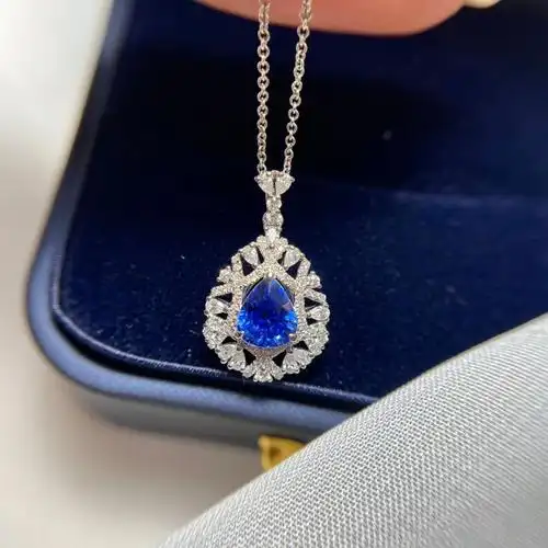 blue",也就是皇家蓝的颜色,一个具有星空感的蓝宝石#首饰就要buling