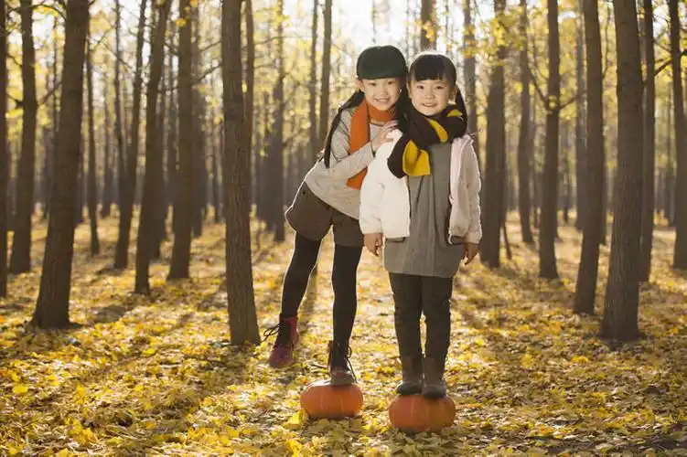 东方人,婴儿,儿童,一个人,两个人,兄弟,姐妹,站,笑,微笑,露齿笑,横图