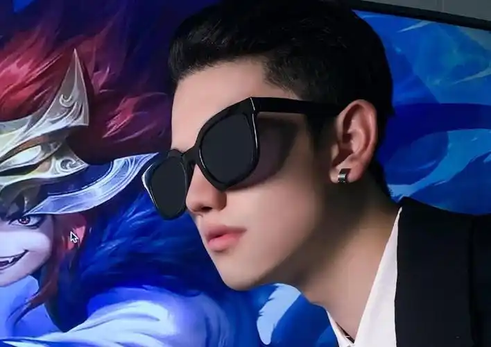 原以为林锡不敢露脸是因为其貌不扬,不过最近网友却发现,网红苓妹的哥