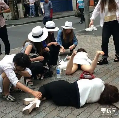 走一起捡妹子去吧岛国涉谷区满地睡尸