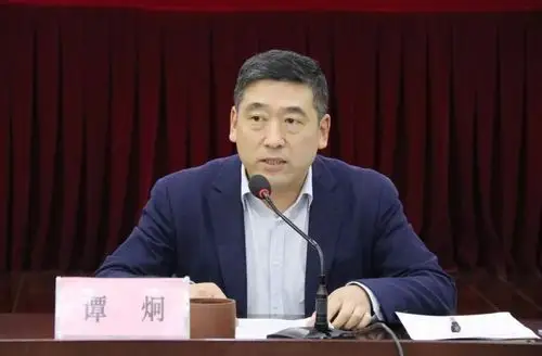 共谱实干最强音靖江召开村社区工作交流会