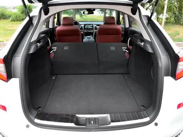 冠道的后备箱常规容积510l,后排座椅可放倒,不过因为冠道的后排座椅