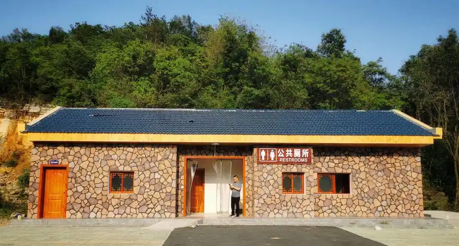 公共厕所外观也生态