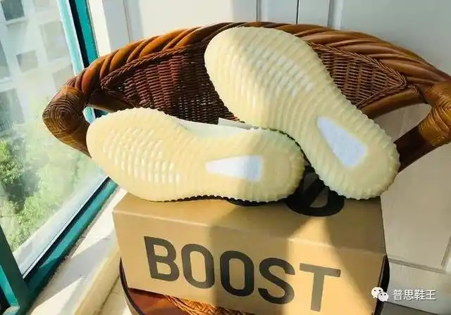 纯原版本yeezy椰子黄油350v2开箱评测脚感无敌