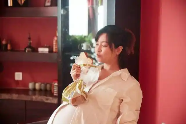 张歆艺怀孕后"胖若两人",网友为其点赞:这才是当妈的样子!