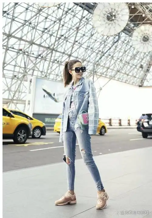 昆凌秀混血时尚造型,双丸子头可爱如少女,颜值排天王嫂第一位