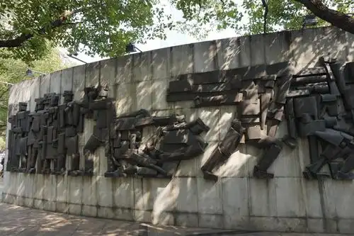 五卅运动纪念碑在上海市中心人民广场区域这个纪念碑有着重要的意义也