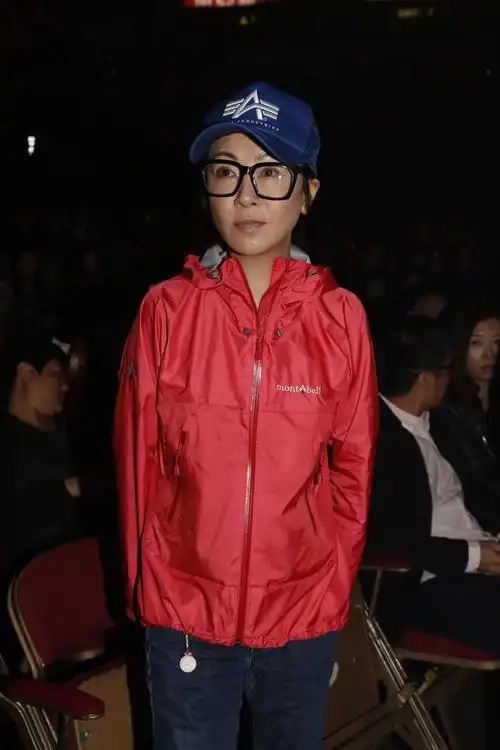 51岁香港女星袁洁莹庆生,身形消瘦很憔悴,疑似厌食症复发