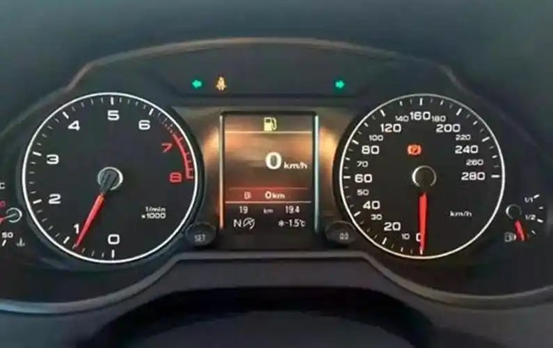 汽车油表见底了,还能不能坚持到加油站!这些加油小技巧必须了解