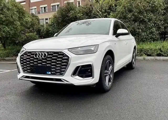 体验奥迪q5l:大溜背很少见,内饰科技,这优惠蛮给力