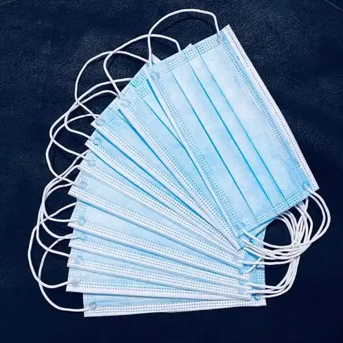 亿可来一次性平面口罩厂家直销民用三层无纺布含熔喷布防菌尘口罩