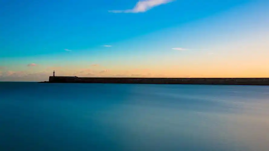 描述: 平静的水面-自然风景高清壁纸 当前壁纸尺寸: 1920 x 1080