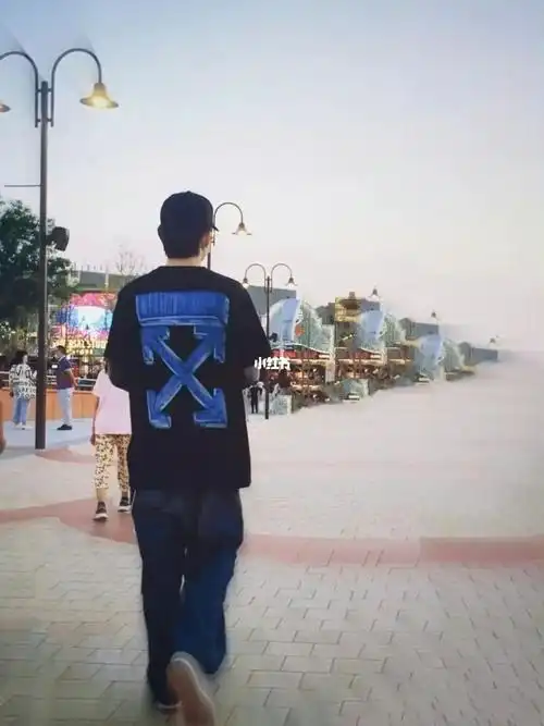 少年连背影都是迷人的#刘昊然