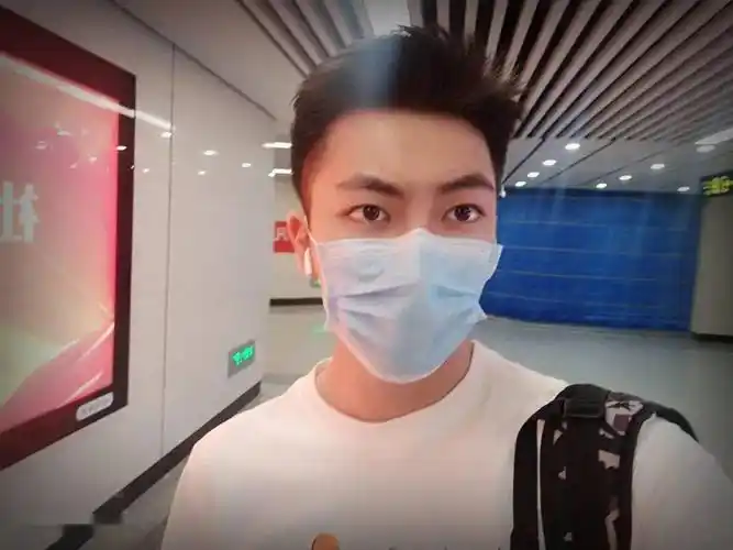 农大口罩自拍第3期阳光很暖电量很满