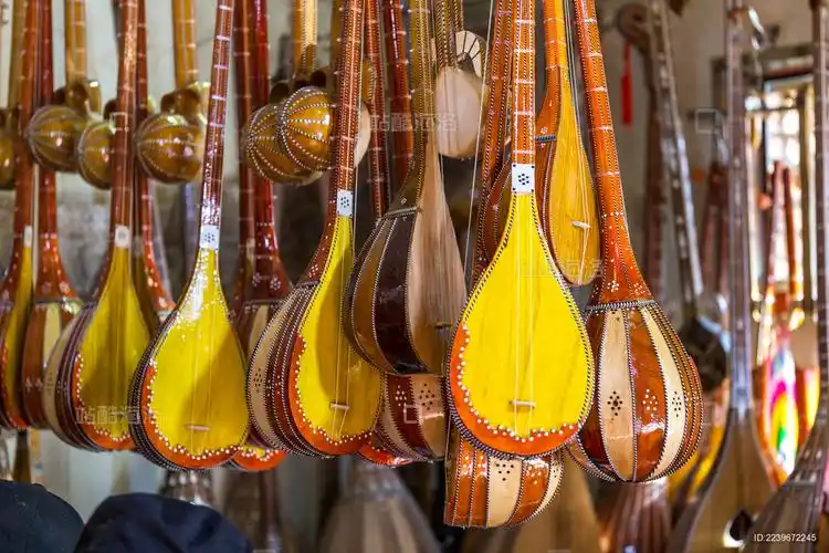 新疆乐器都塔尔琴